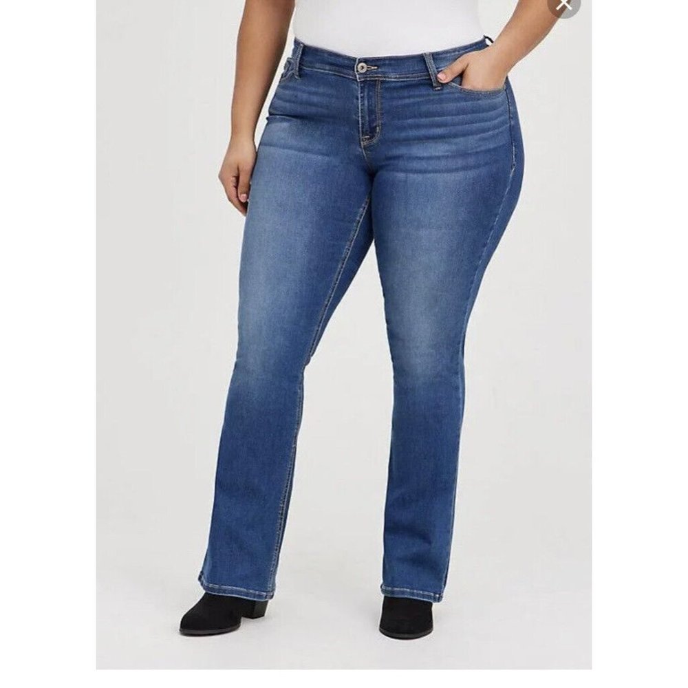 NWT TORRID LUXE SLIM BOOT JEANS 30w